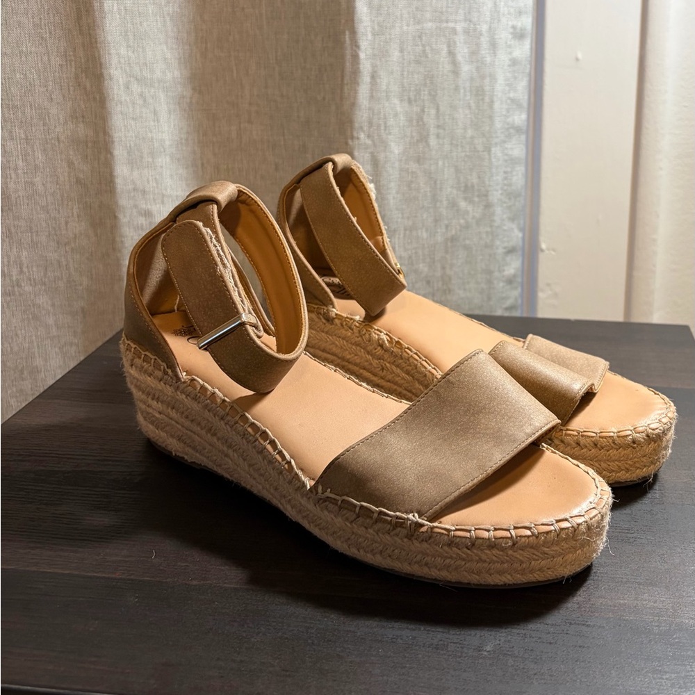 Chic Tan Espadrille Wedges